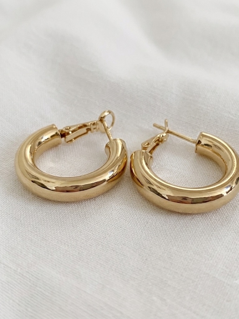 14k-gold-plated women’s 25mm hoop earrings hypoallergenic - Picture 4 of 6